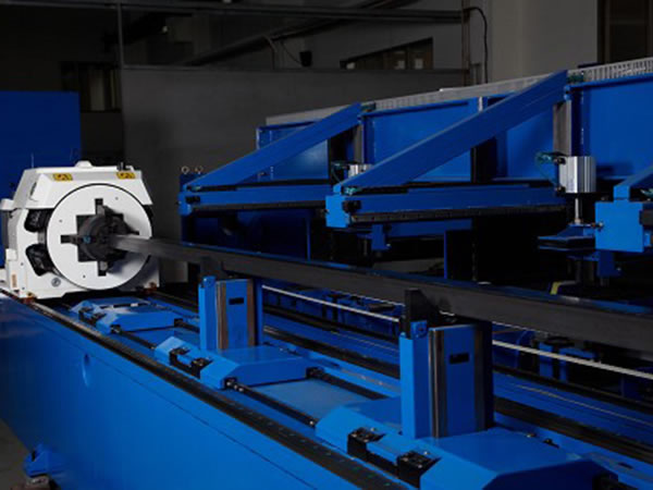 Видео FL-L1560FER-2000-D350-Raycus Лазерный станок для резки листового металла и труб со сменным столом