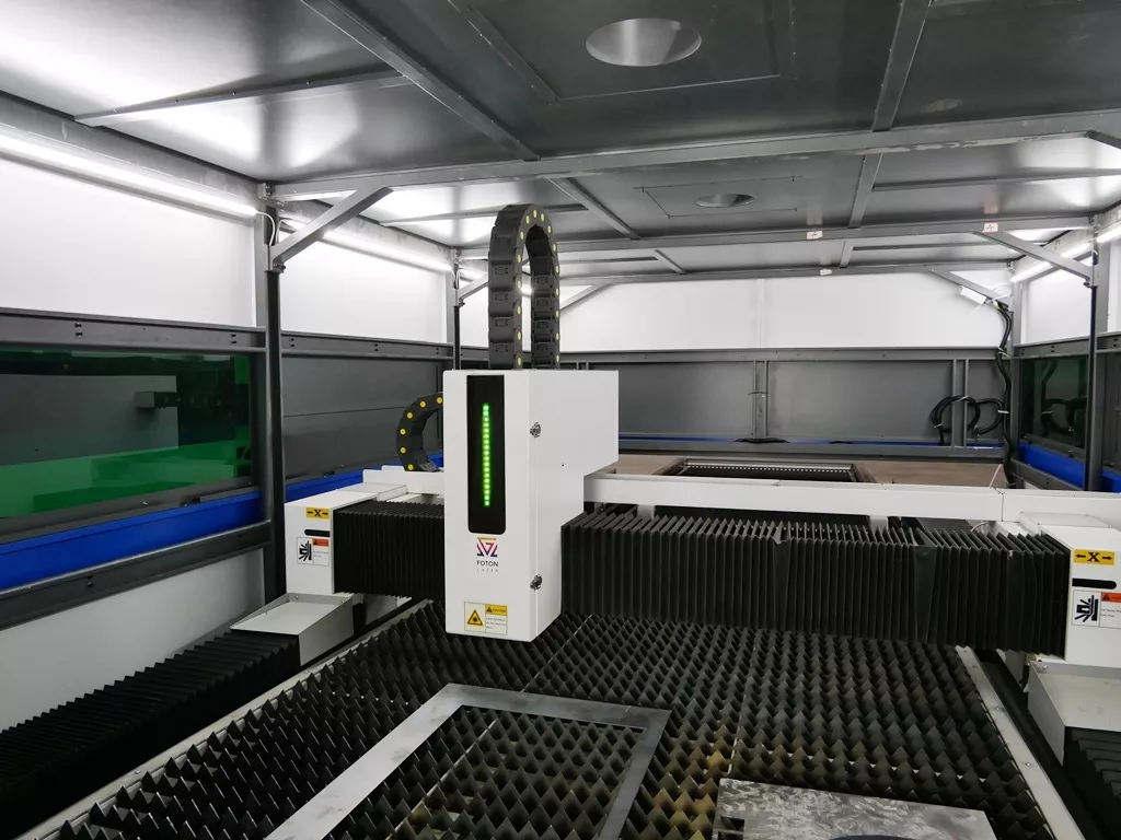 FL-L2040FHR-12000-D350-Raycus Лазерный станок для резки листового металла и труб с кабинетной защитой